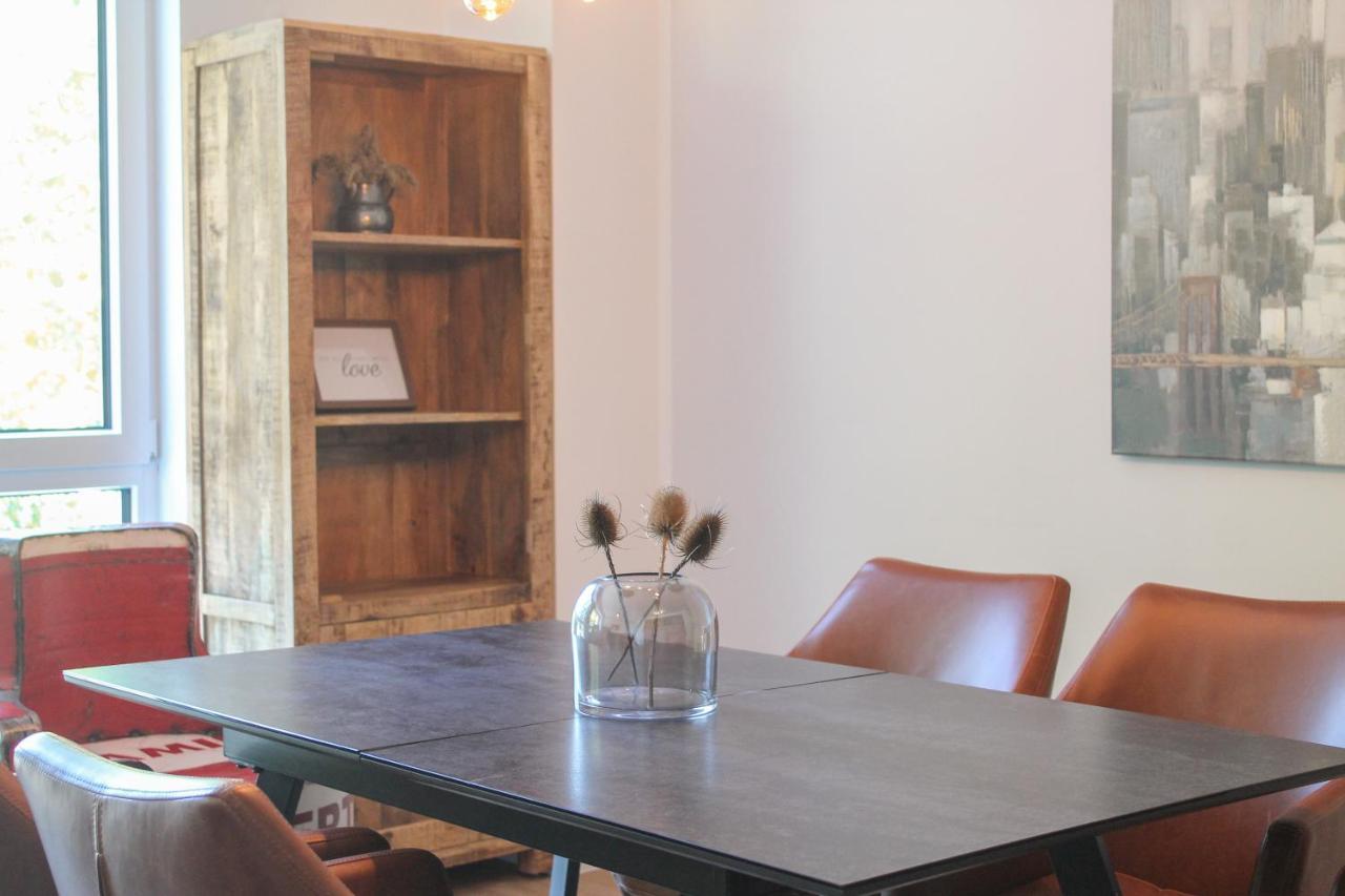 Apartment New York - Fuer Freunde & Familien, Stadtnah, Parkplatz, E-ladestation, Gitterbox Fuer Fahrraeder, Fitnessstudio, Digitale Gaestemappe Mit Restaurant- Und Unternehmenstipps Koblenz (Rhineland-Palatinate)