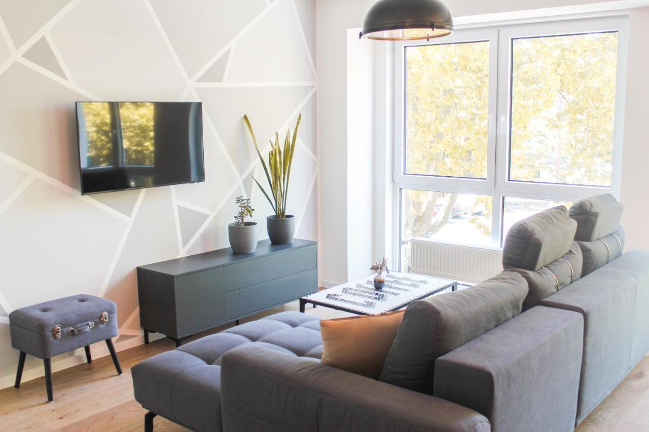 Apartment New York - Fuer Freunde & Familien, Stadtnah, Parkplatz, E-ladestation, Gitterbox Fuer Fahrraeder, Fitnessstudio, Digitale Gaestemappe Mit Restaurant- Und Unternehmenstipps Koblenz (Rhineland-Palatinate)